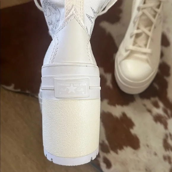 CONVERSE Women’s Chuck 70 DeLuxe Heel Platform Western Embroidery size 7 - Picture 5 of 8